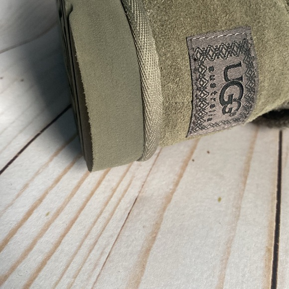 Ugg Classic Cardy Boot, women’s size 6 - Picture 6 of 8